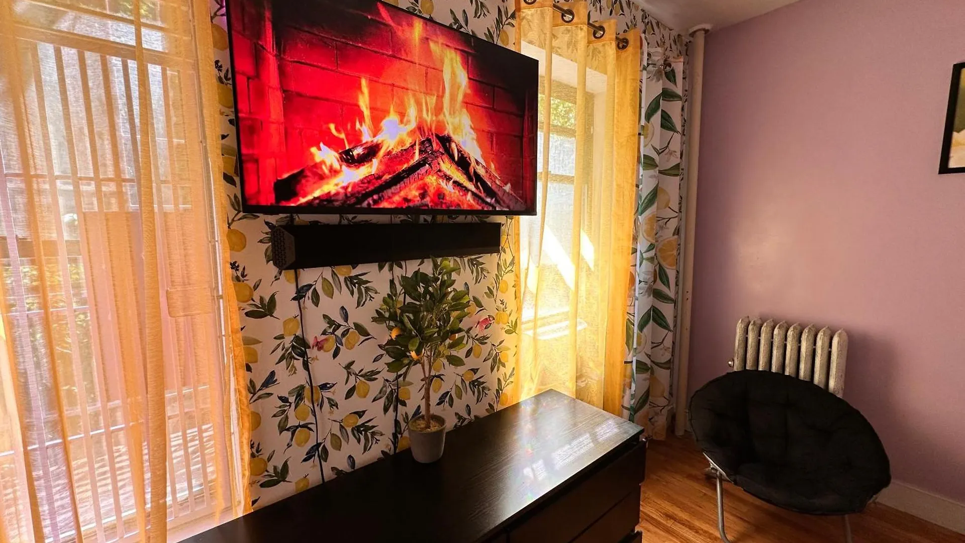 Lavender Queen Room Bright & Peaceful Stay In Central Harlem New York Apartment